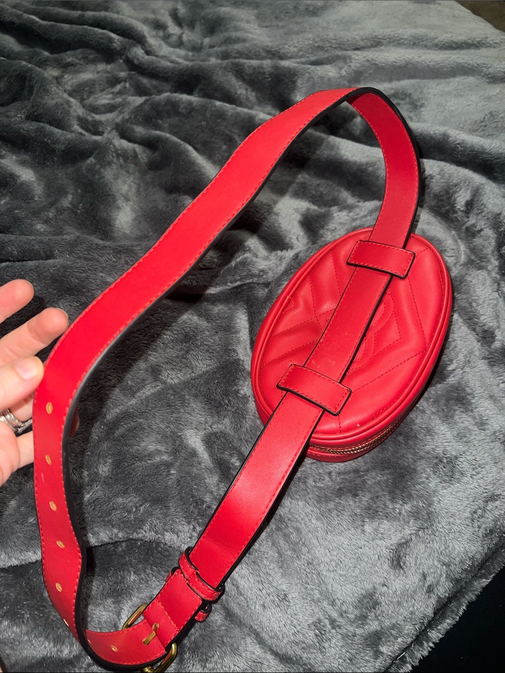 Gucci Red Quilted Oval Crossbody Belt Bag with Gold Double-G - Picture 4 of 5